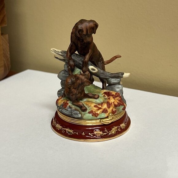 Fetching my Attention by Nigel Hemming The Franklin Mint Dogs Pill Trinket Box - Picture 1 of 10